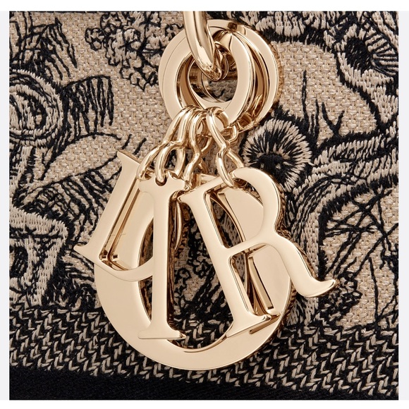 New Christian Dior MEDIUM LADY D-LITE BAG
Brown Toile de Jouy Embroidery - Picture 5 of 8